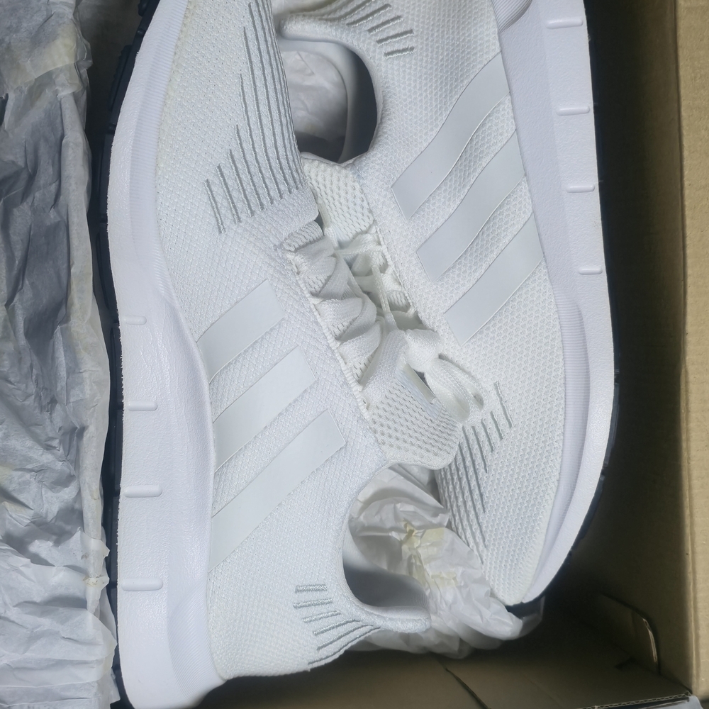 Adidas Swift Run Men's White Running Shoes Sz 9